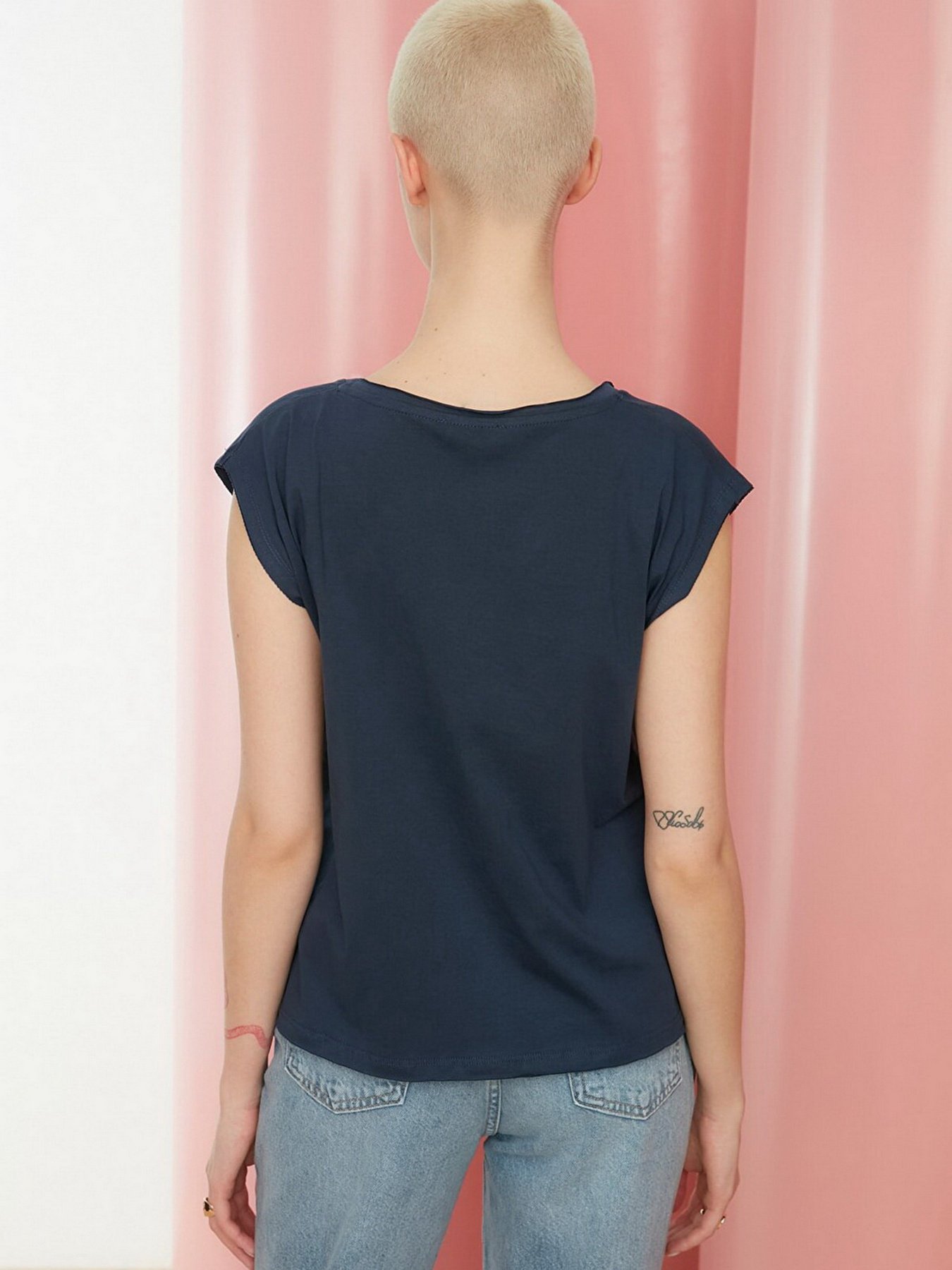 Футболка Trendyol модель TWOSS22TS0519/Lacivert Футболка Trendyol модель TWOSS22TS0519/Lacivert Фото