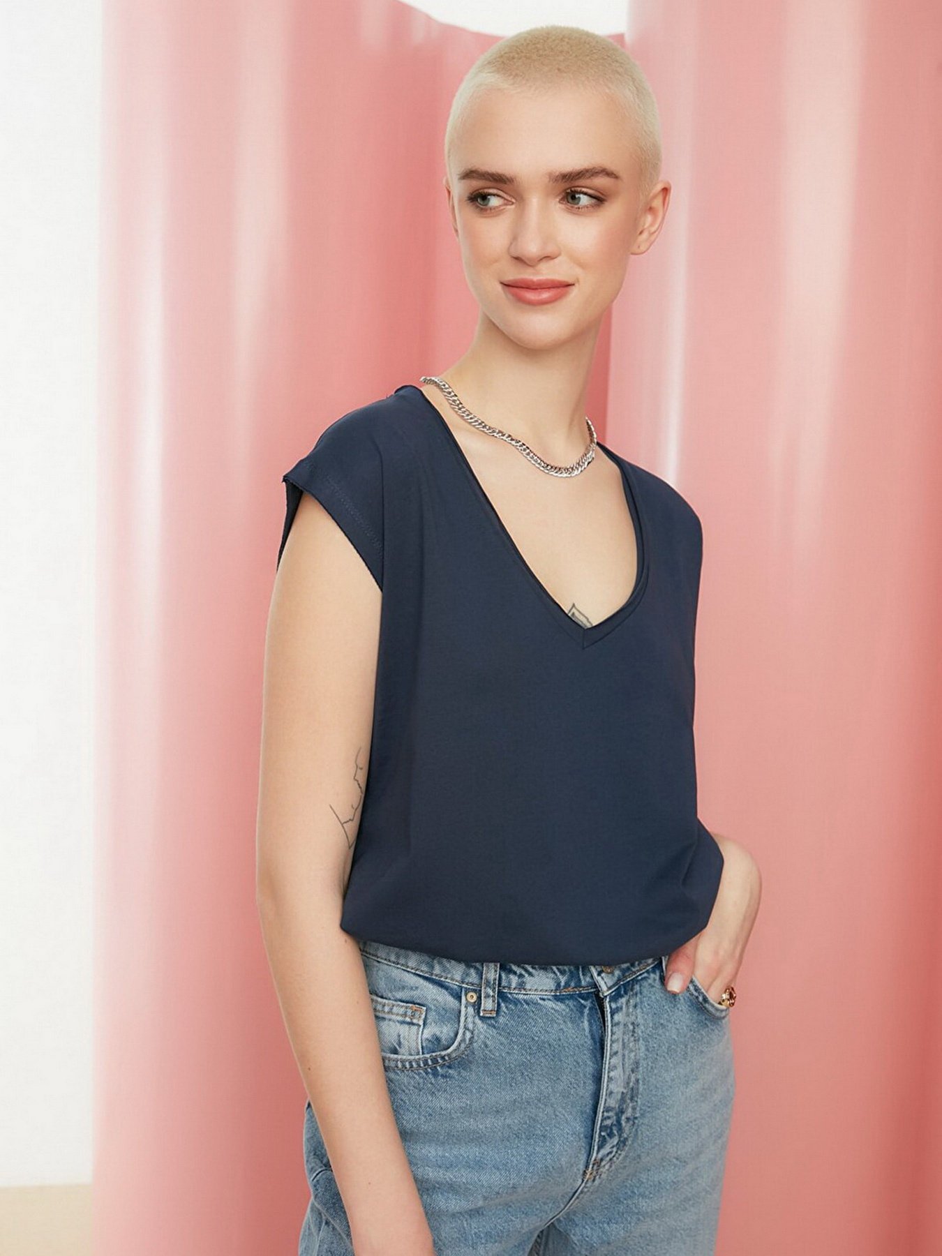 Футболка Trendyol модель TWOSS22TS0519/Lacivert Футболка Trendyol модель TWOSS22TS0519/Lacivert Фото