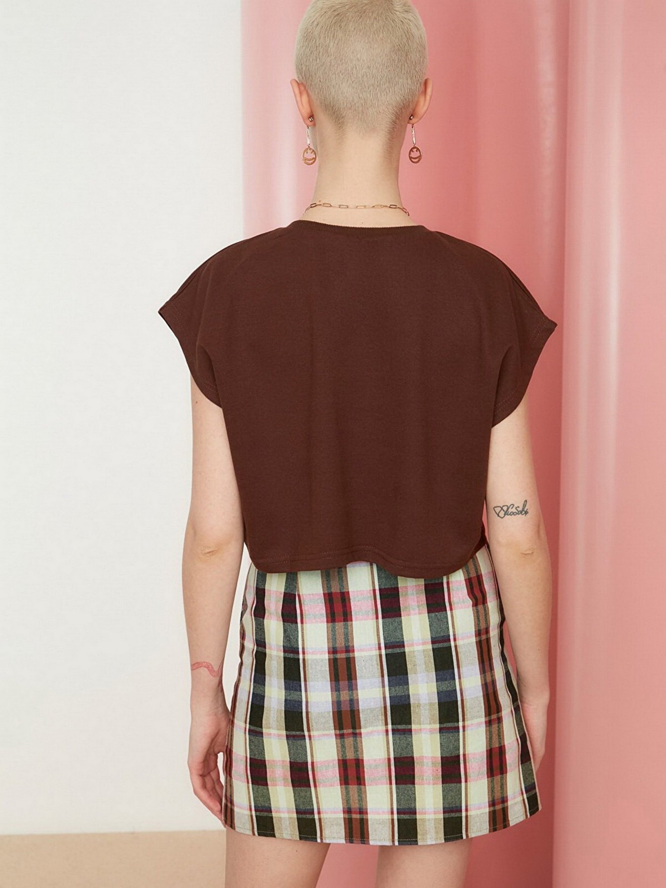 Футболка Trendyol модель TWOSS22TS0694/Kahverengi Фото