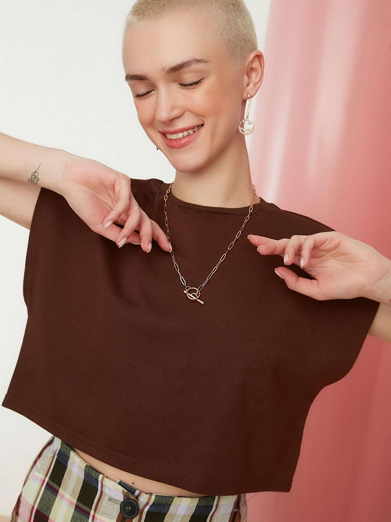 Футболка Trendyol модель TWOSS22TS0694/Kahverengi Фото