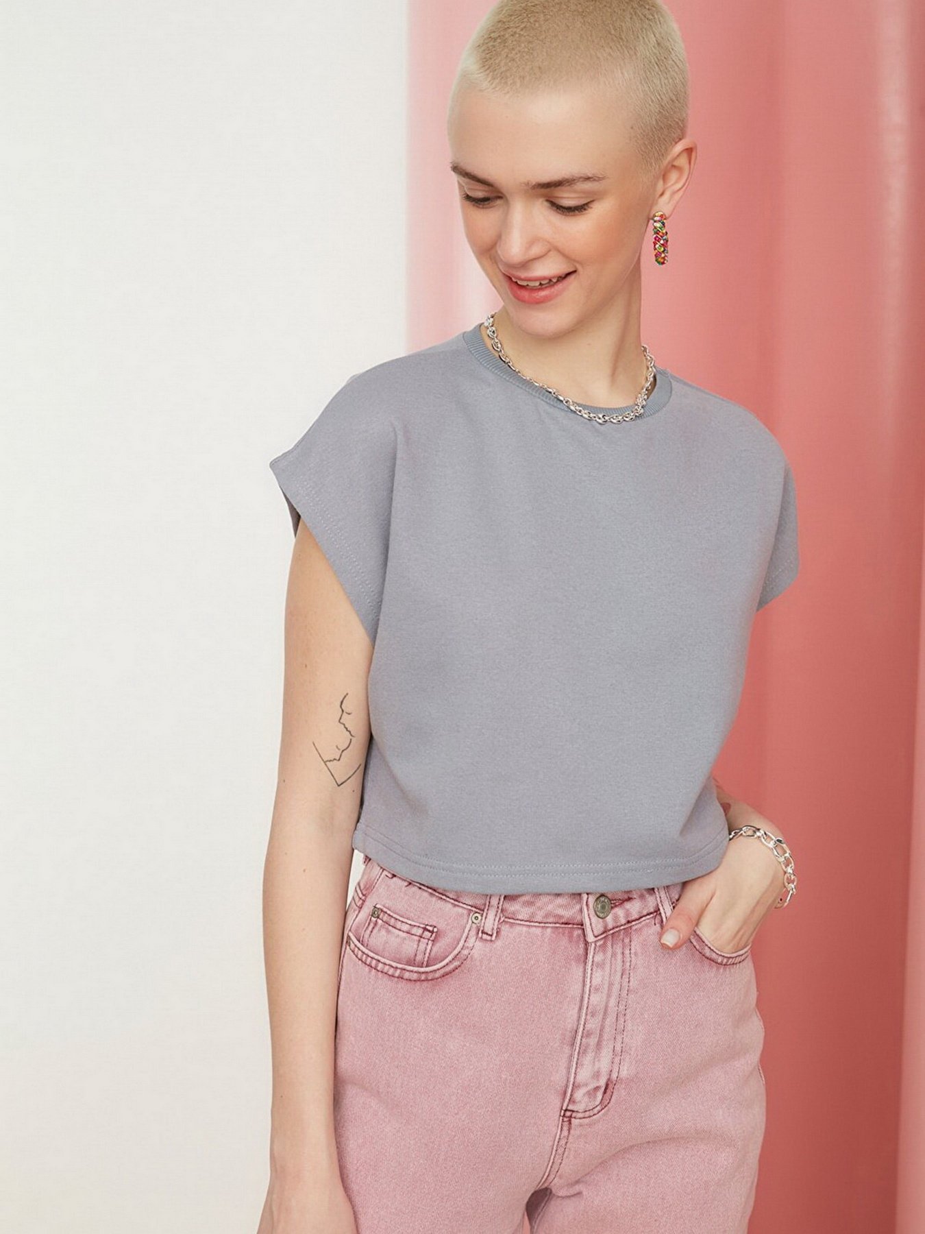 Футболка Trendyol модель TWOSS22TS0694/Gri Футболка Trendyol модель TWOSS22TS0694/Gri Фото