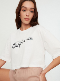 Футболка Trendyol модель TWOSS22TS0666/Beyaz Фото