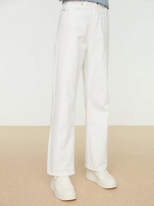 Прямые джинсы Trendyol Wide Leg модель TCTSS22JE0045/Beyaz Фото