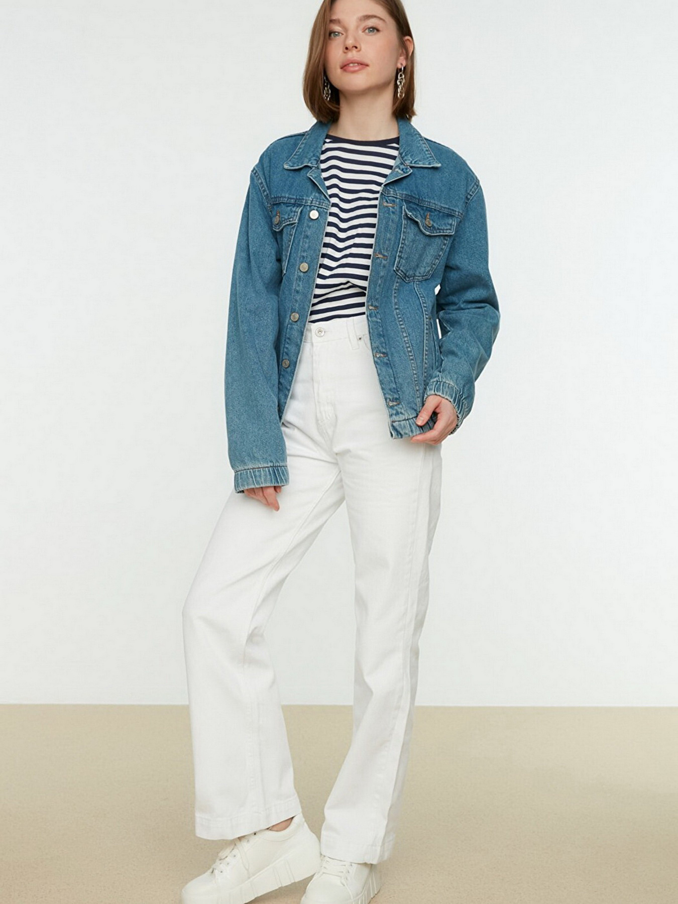 Прямі джинси Trendyol Frayed Straight модель TCTSS22JE0044/Beyaz Фото