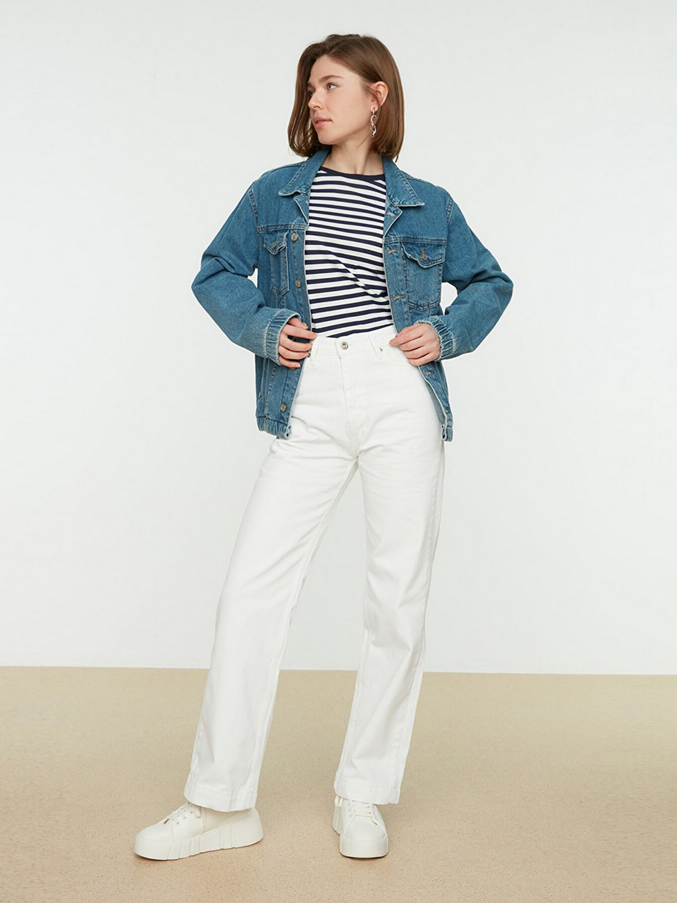 Прямі джинси Trendyol Frayed Straight модель TCTSS22JE0044/Beyaz Фото