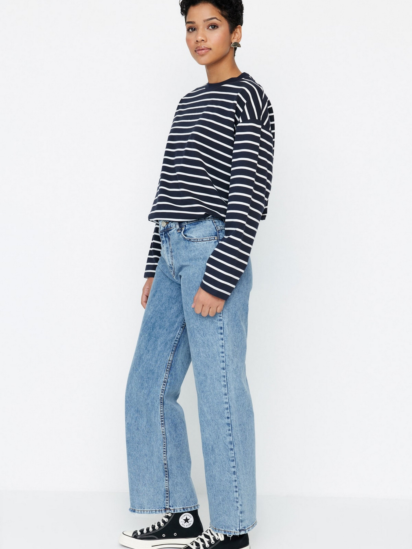 Широкие джинсы Trendyol Frayed Straight модель TCTSS22JE0044/Mavi Фото