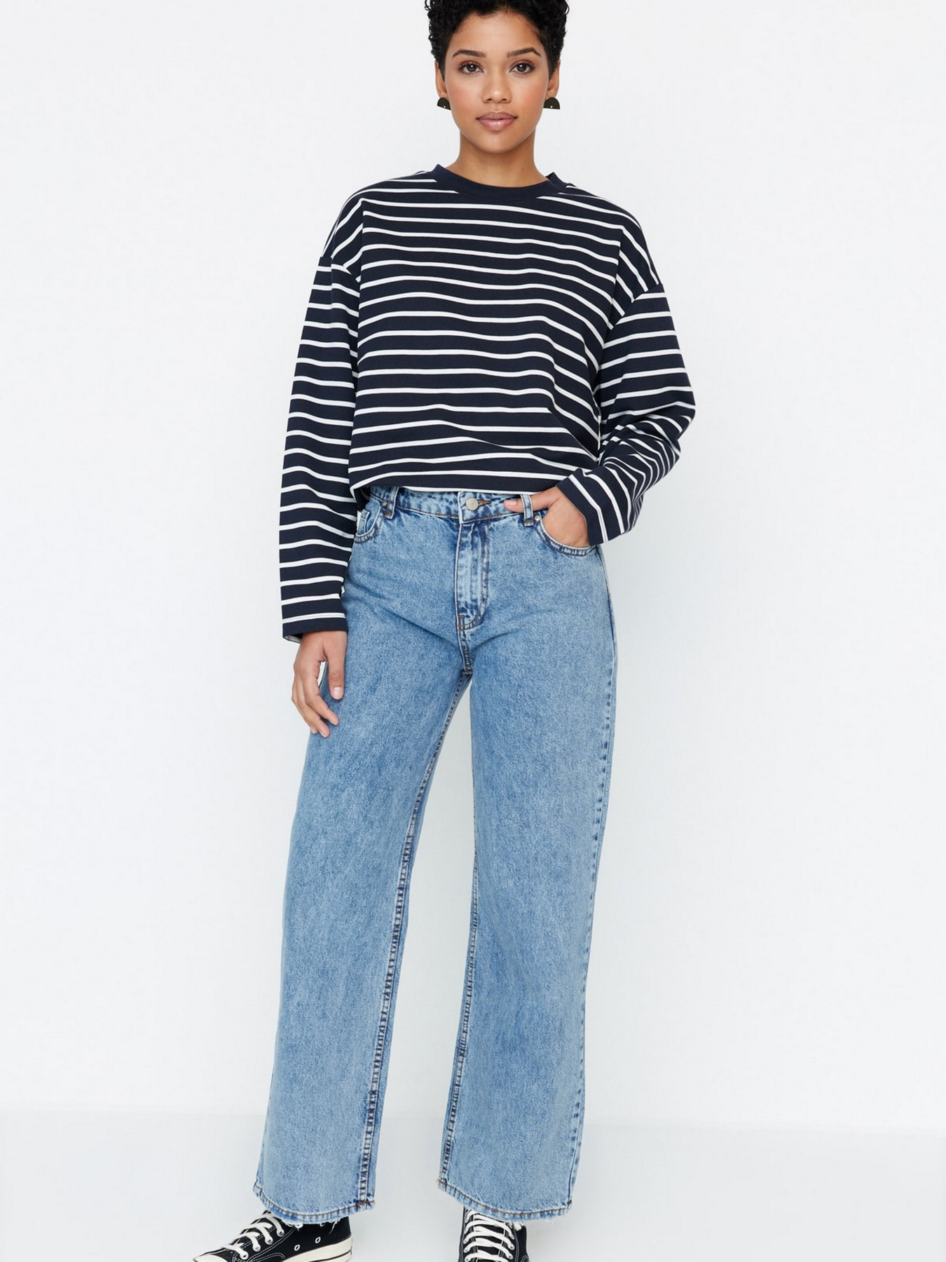 Широкие джинсы Trendyol Frayed Straight модель TCTSS22JE0044/Mavi Фото