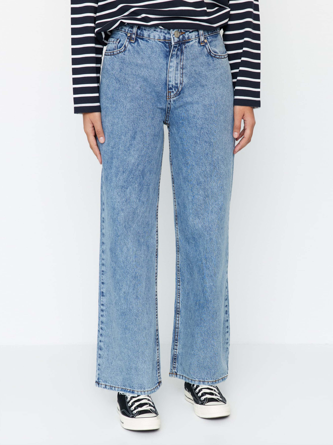 Широкие джинсы Trendyol Frayed Straight модель TCTSS22JE0044/Mavi Фото