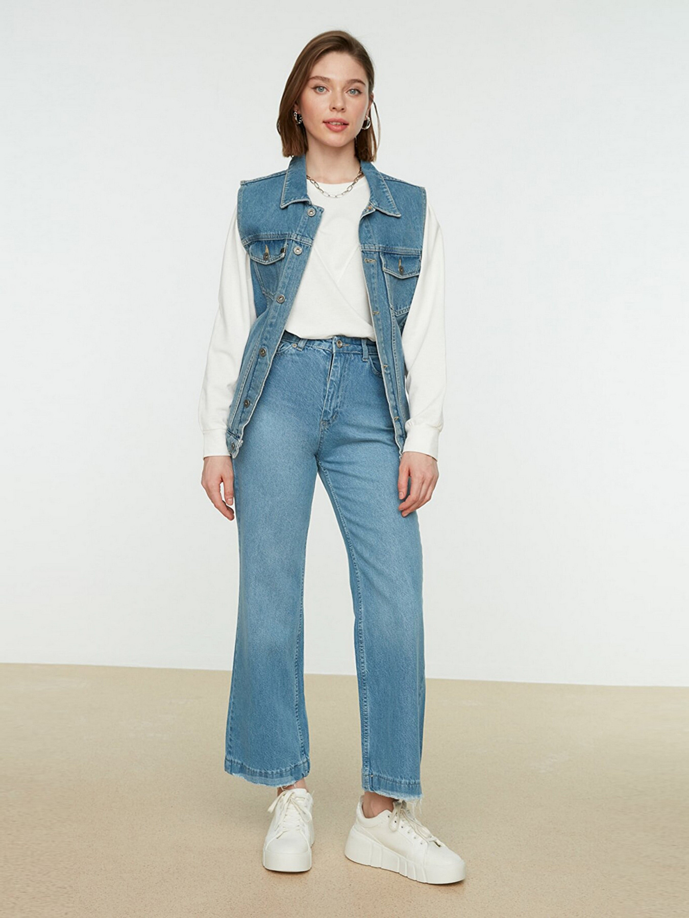 Широкие джинсы Trendyol Frayed Straight модель TCTSS22JE0044/Indigo Фото