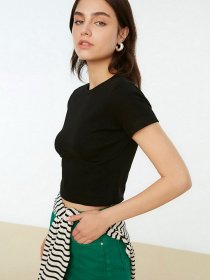Топ Trendyol модель TWOAW21BZ0638/Siyah Топ Trendyol модель TWOAW21BZ0638/Siyah Фото