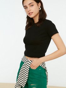 Топ Trendyol модель TWOAW21BZ0638/Siyah Топ Trendyol модель TWOAW21BZ0638/Siyah Фото