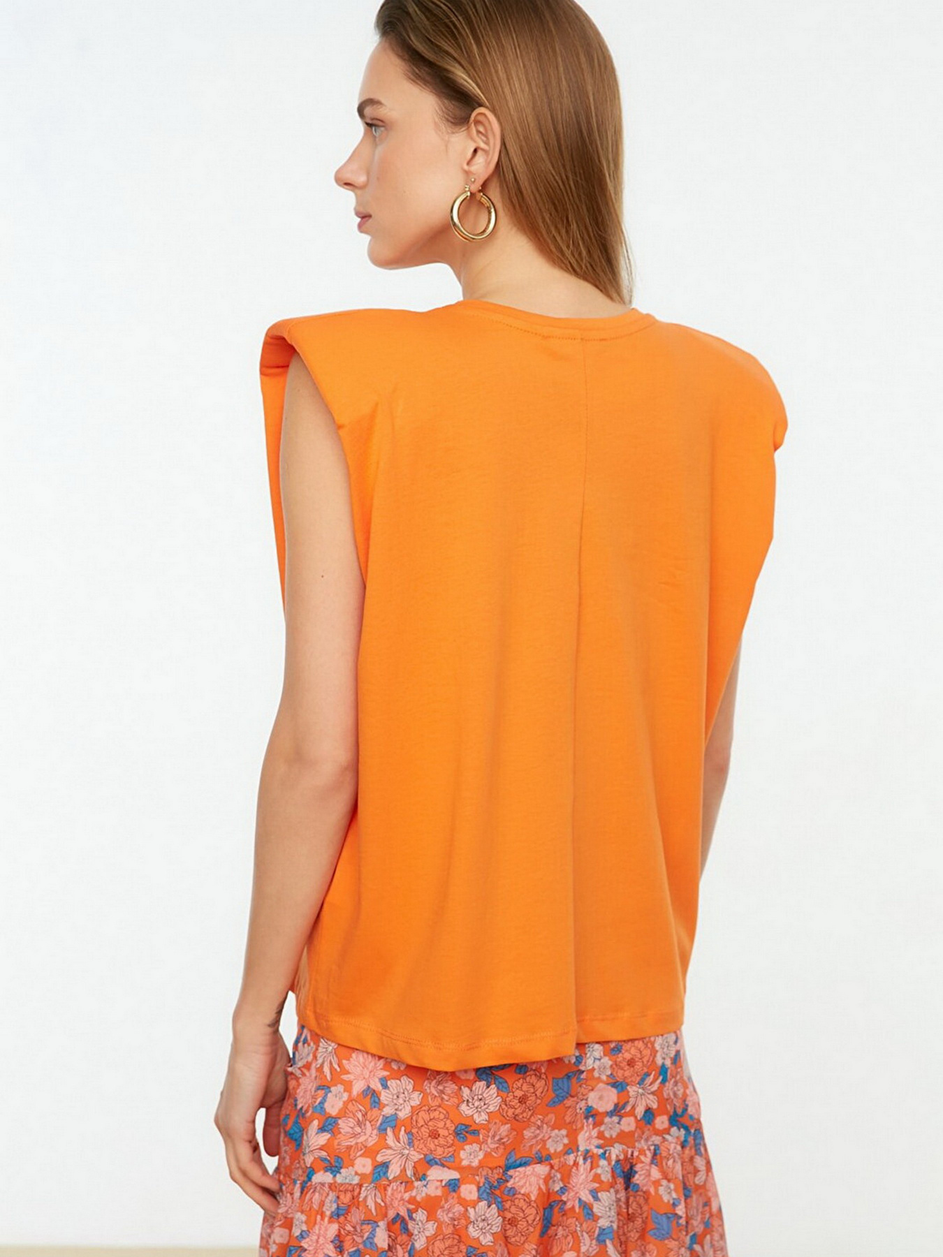 Футболка Trendyol модель TWOSS20TS0866/Turuncu Футболка Trendyol модель TWOSS20TS0866/Turuncu Фото