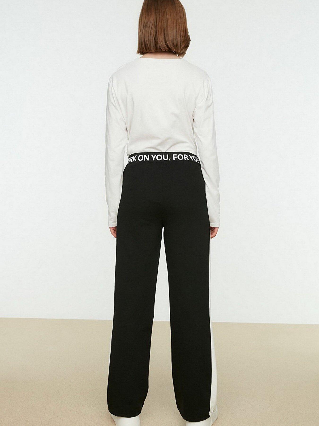 Спортивні штани Trendyol модель TCTSS22EI0006/Siyah Спортивні штани Trendyol модель TCTSS22EI0006/Siyah Фото