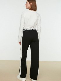 Спортивні штани Trendyol модель TCTSS22EI0006/Siyah Спортивні штани Trendyol модель TCTSS22EI0006/Siyah Фото