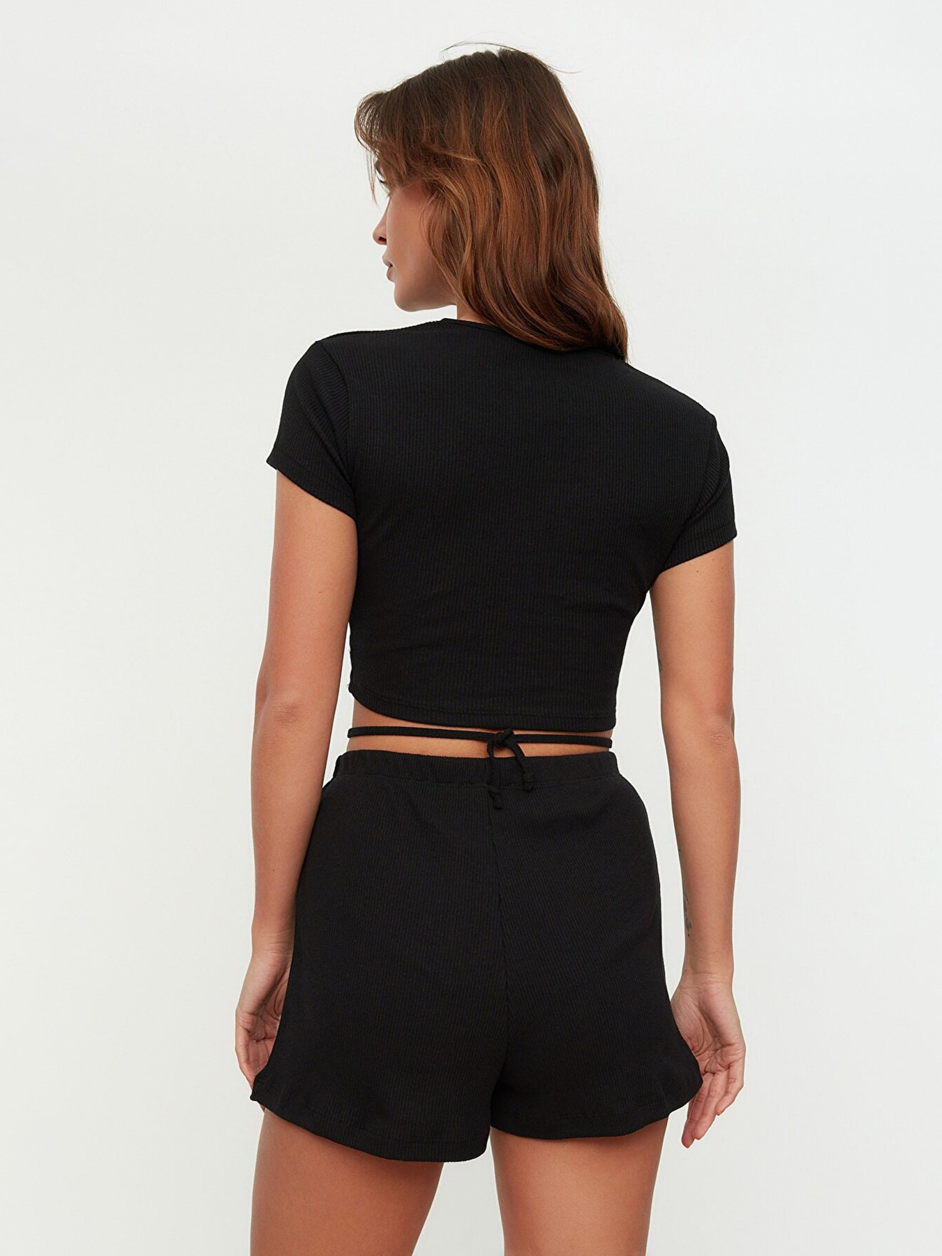 Футболки и поло Trendyol модель THMSS22BZ1089/Siyah Фото