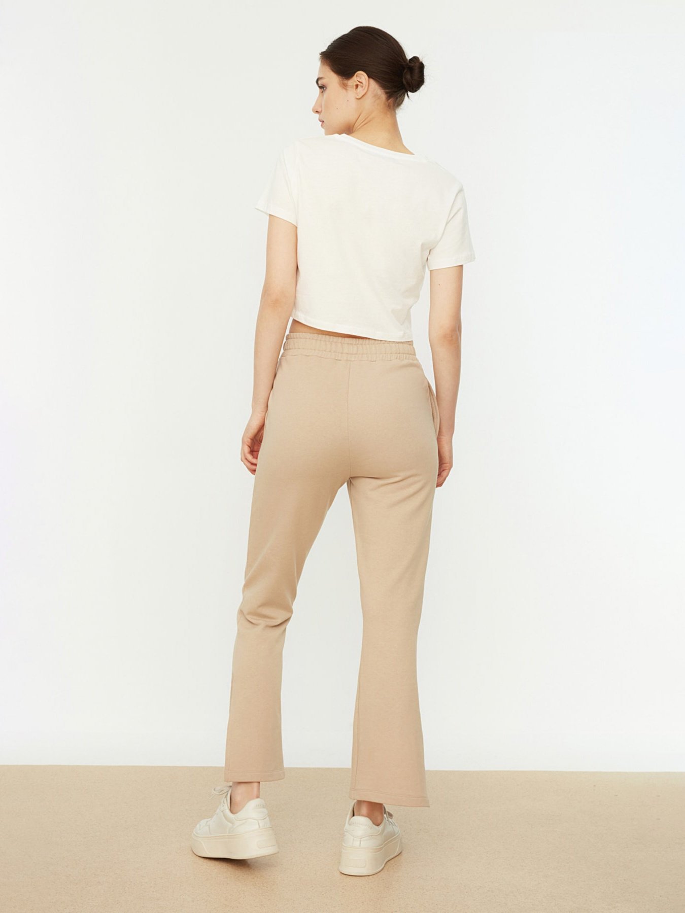 Штаны спортивные Trendyol модель TWOAW22EA0295/Tas Штаны спортивные Trendyol модель TWOAW22EA0295/Tas Фото