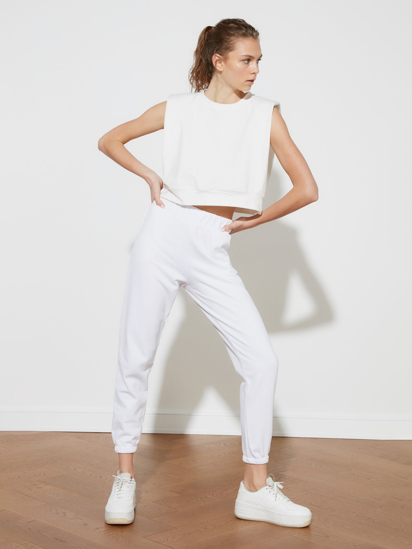 Спортивні штани Trendyol модель TWOSS20EA0046/Beyaz Фото