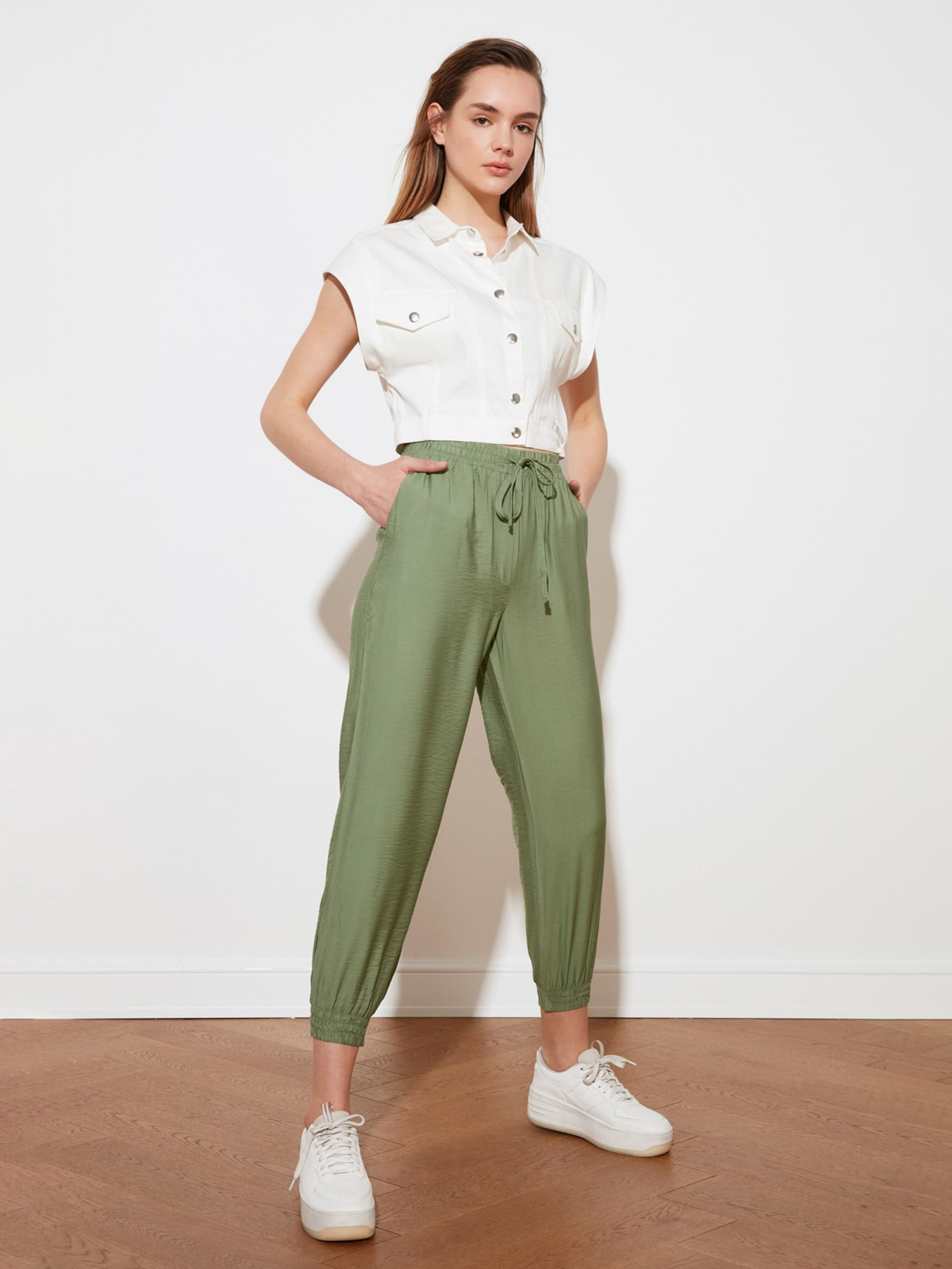 Джогери Trendyol модель TWOSS20PL0129/Yesil Фото