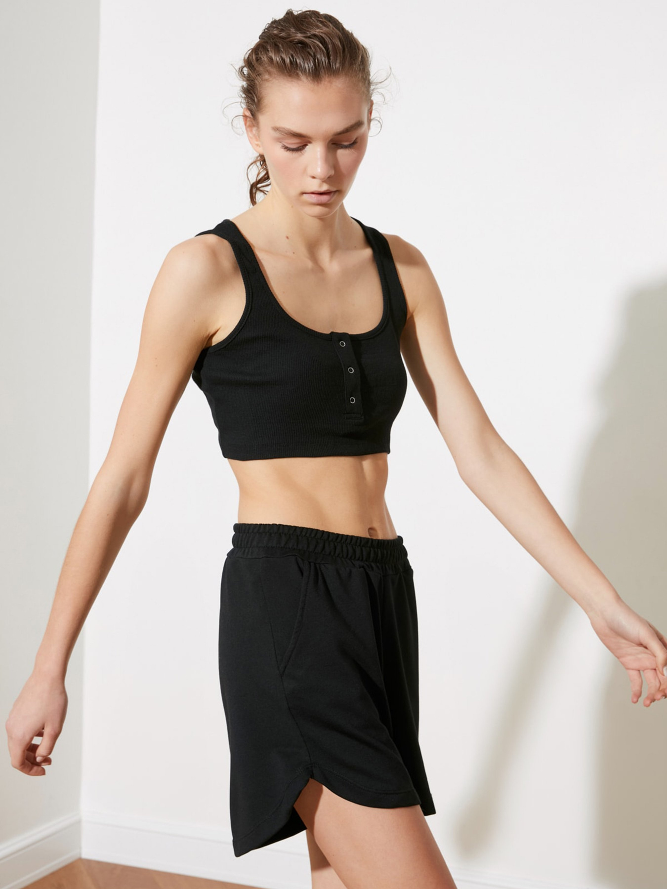 Шорты Trendyol модель TWOSS21SR0061/Siyah Фото