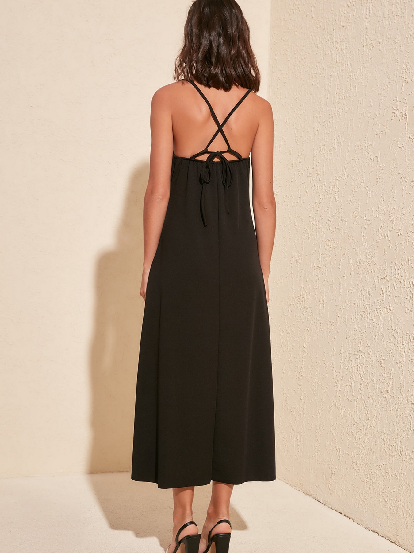 Платья Trendyol модель TWOSS20EL1734/Siyah Фото