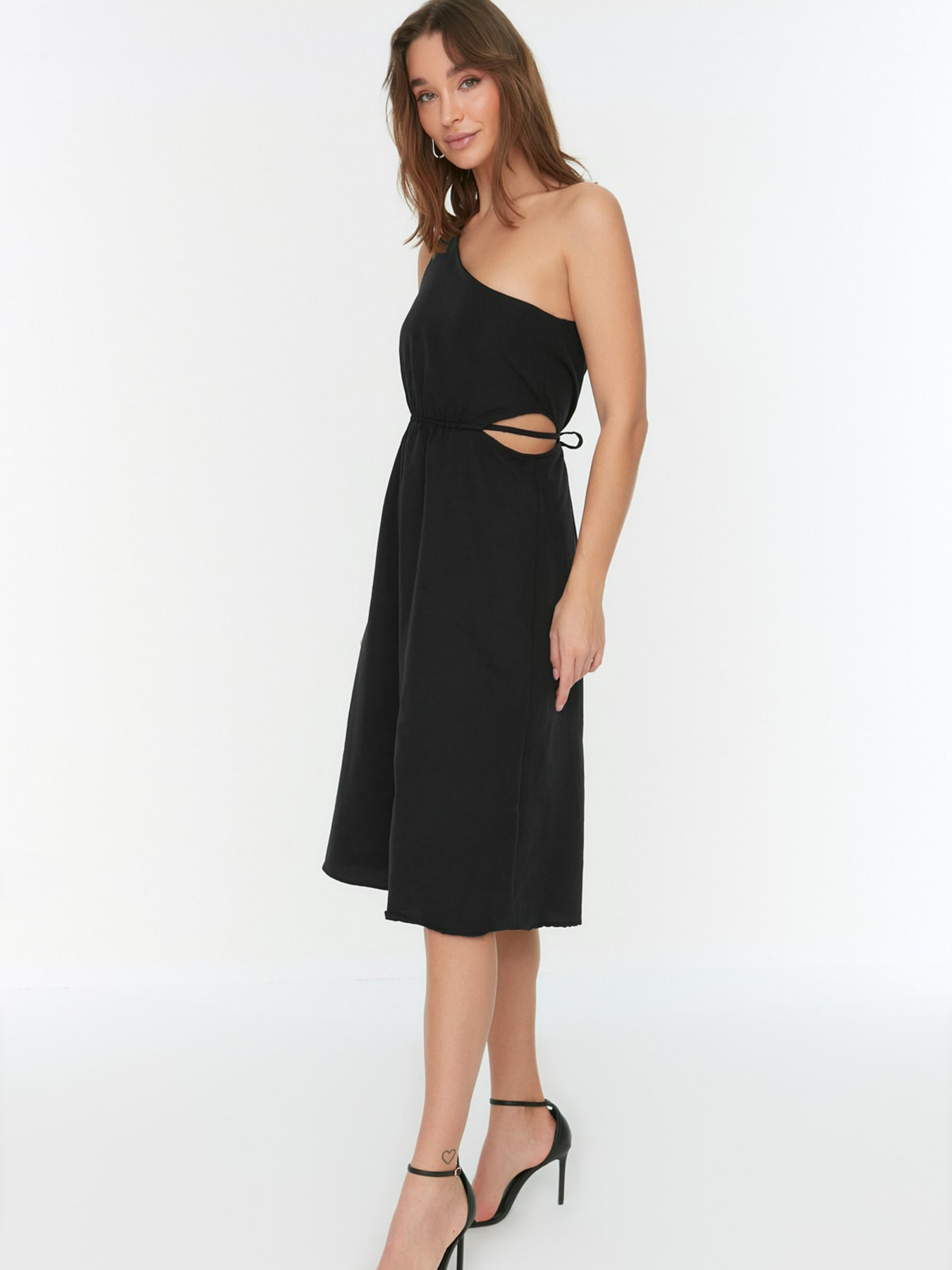 Сукня міді Trendyol модель TWOSS22EL2322/Siyah Сукня міді Trendyol модель TWOSS22EL2322/Siyah Фото