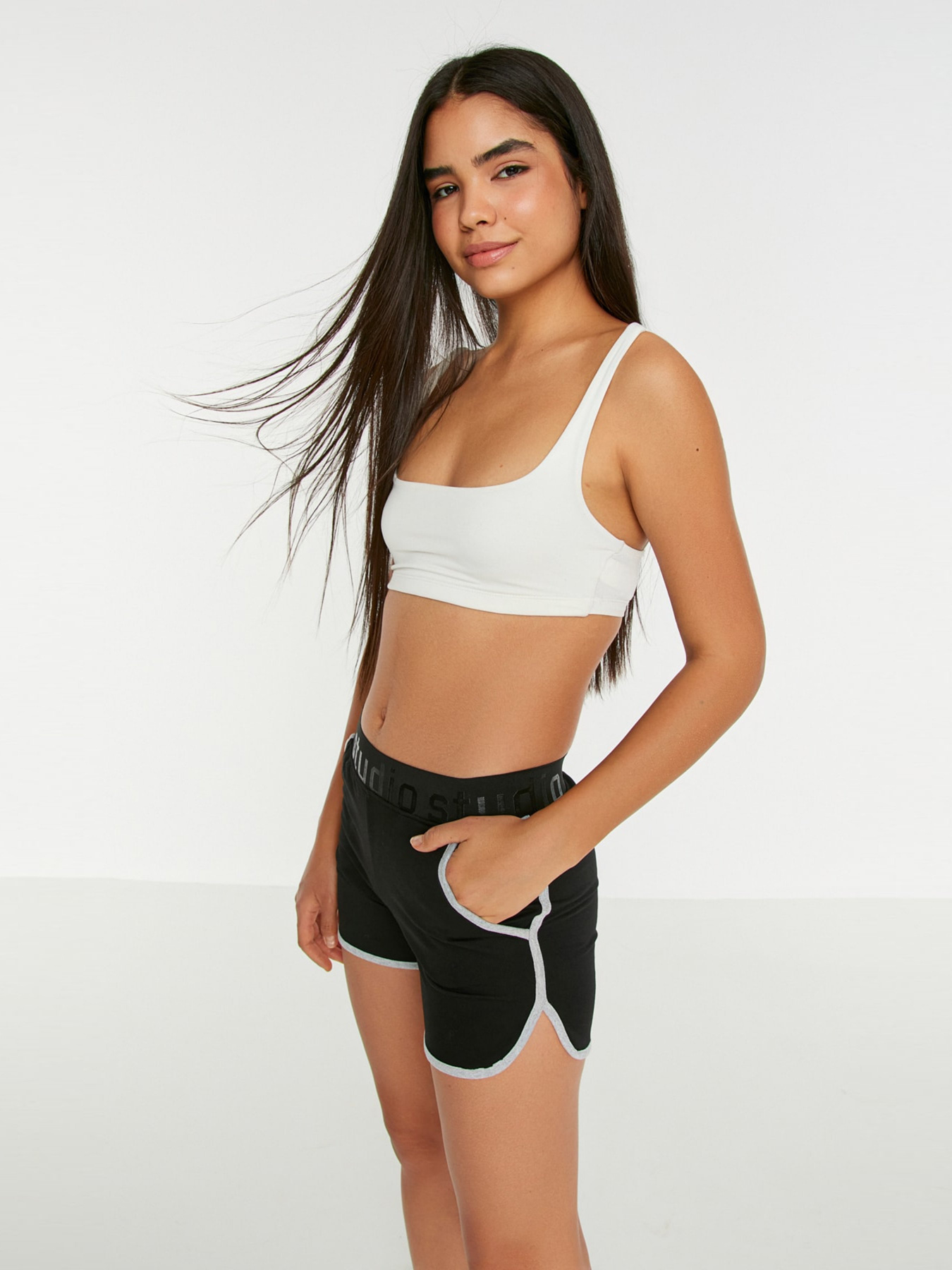 Шорти Trendyol модель TWOSS22SR00012/Siyah Фото