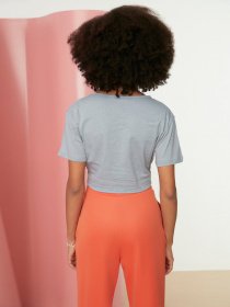 Футболка Trendyol модель TWOSS22TS1020/Gri Фото