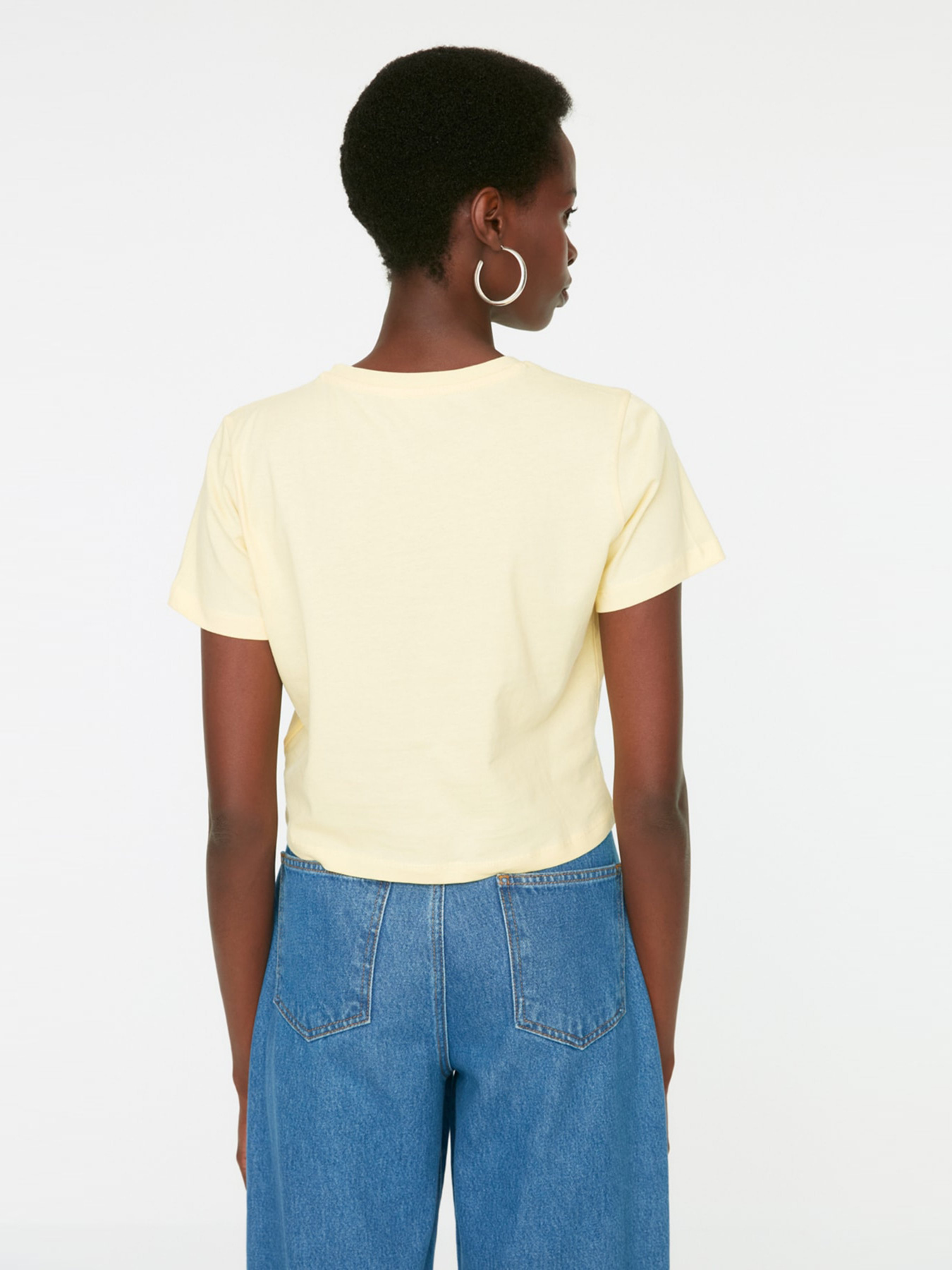 Футболка Trendyol модель TWOSS22TS1503/Sari Фото