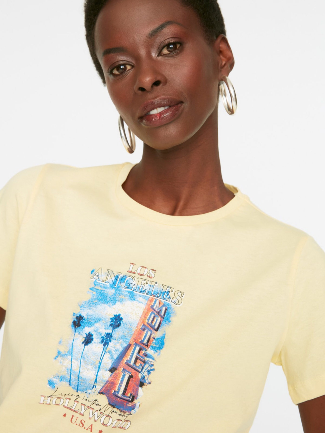 Футболка Trendyol модель TWOSS22TS1503/Sari Футболка Trendyol модель TWOSS22TS1503/Sari Фото