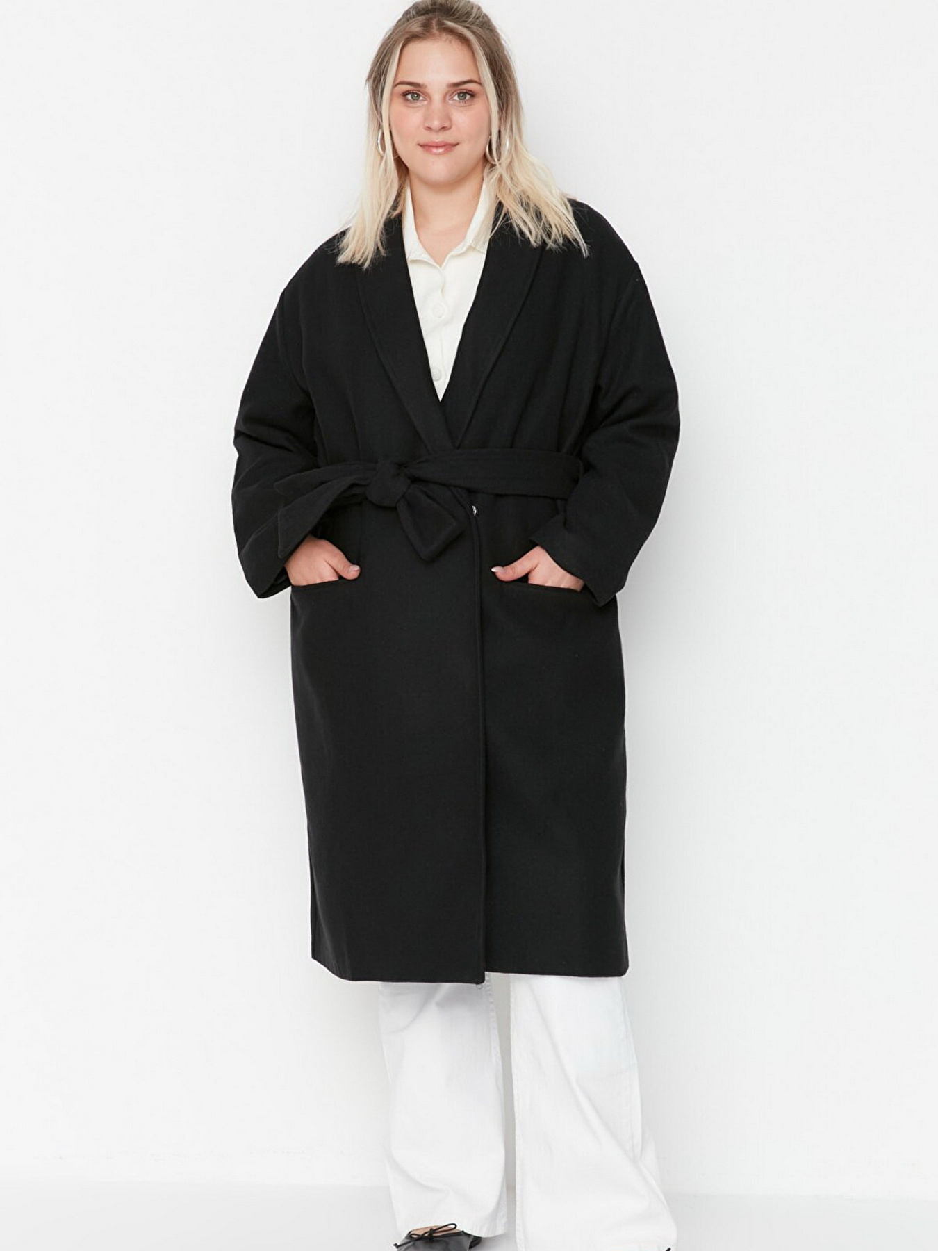 Пальто Trendyol модель TBBAW23KB00004/Siyah Фото