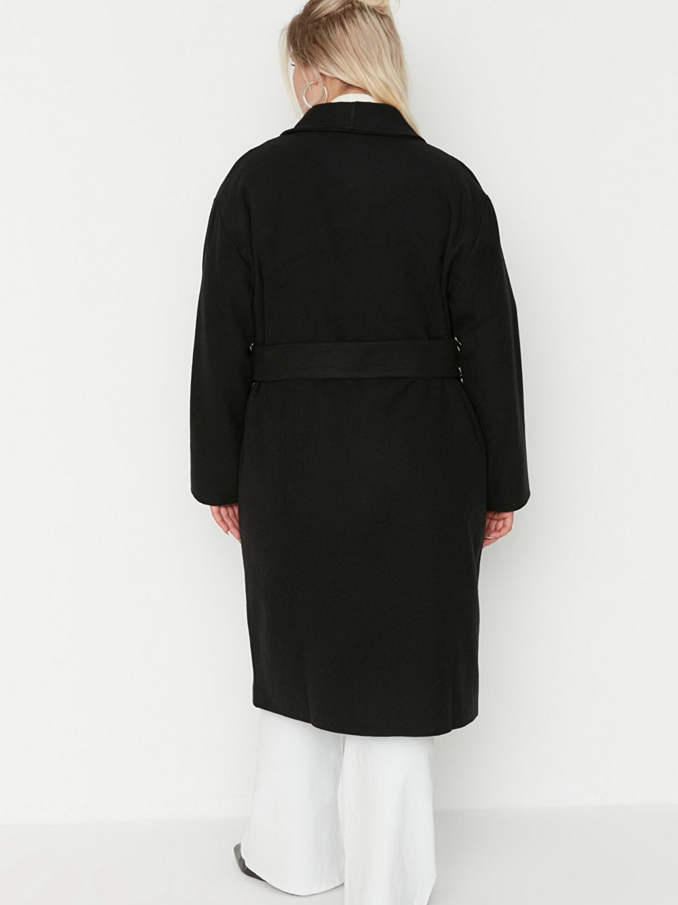 Пальто Trendyol модель TBBAW23KB00004/Siyah Фото