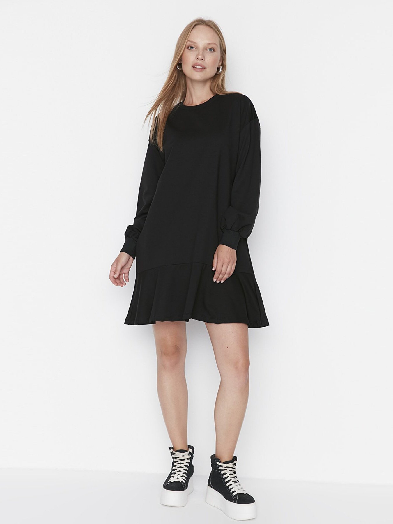 Платье мини Trendyol модель TWOAW23EL00699/Siyah Фото