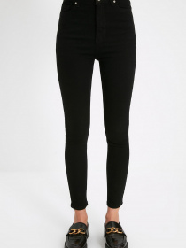 Скинни джинсы Trendyol модель TWOAW22JE1510/Siyah Фото