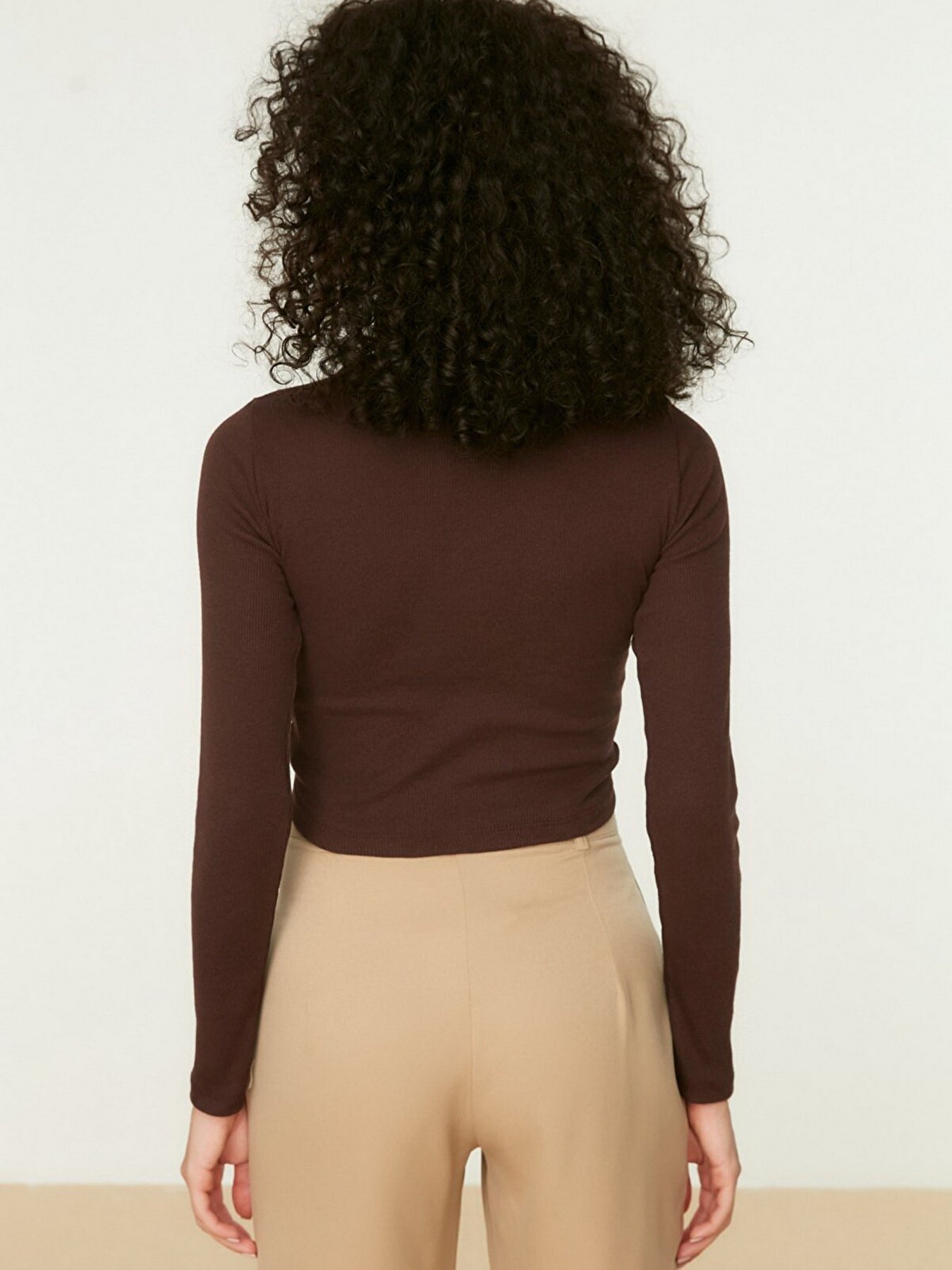 Топ Trendyol модель TWOAW22BZ0138/Siyah-Kahverengi Фото