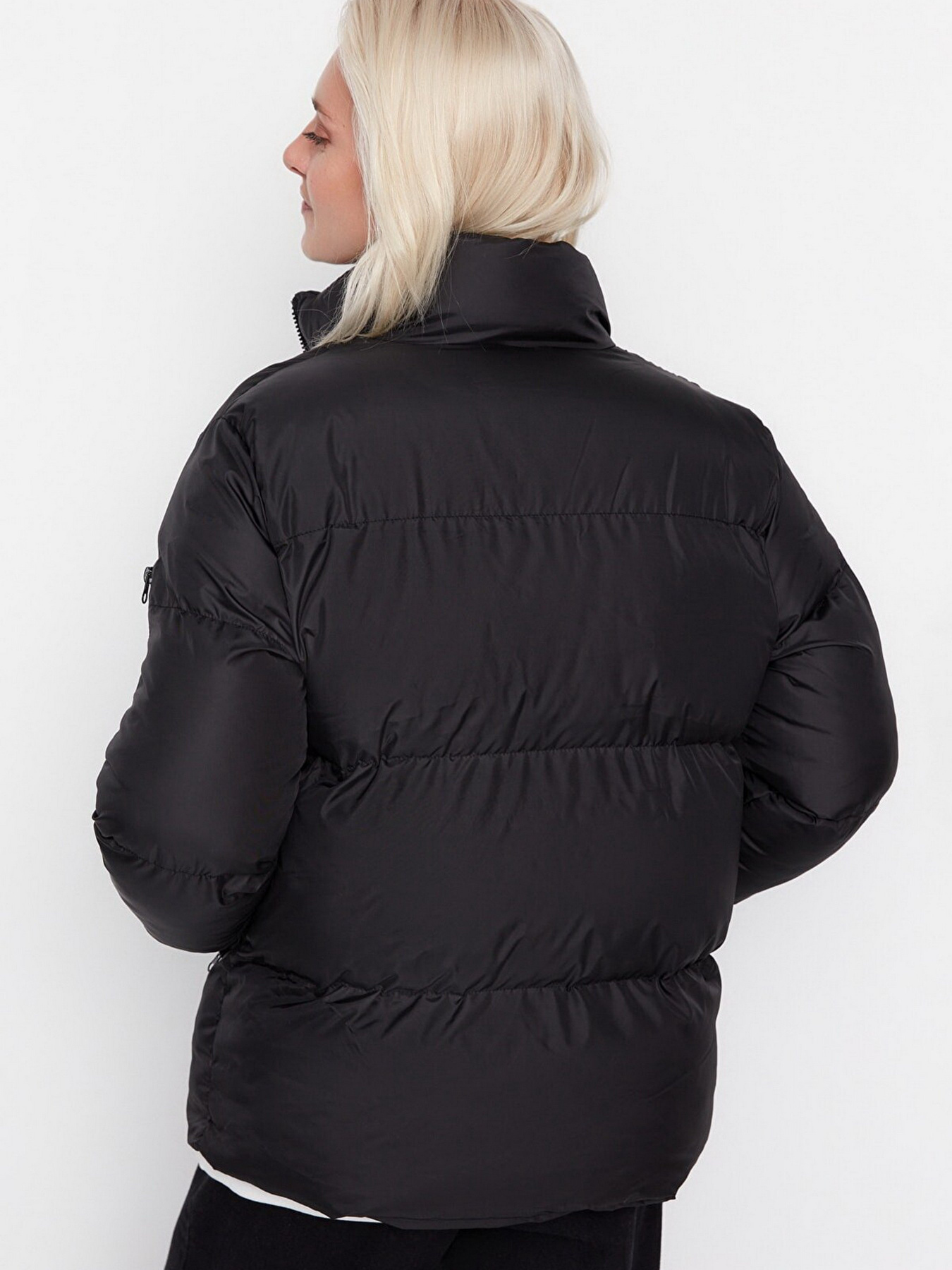 Демісезонна куртка Trendyol модель TWOAW23MO00248/Siyah Фото