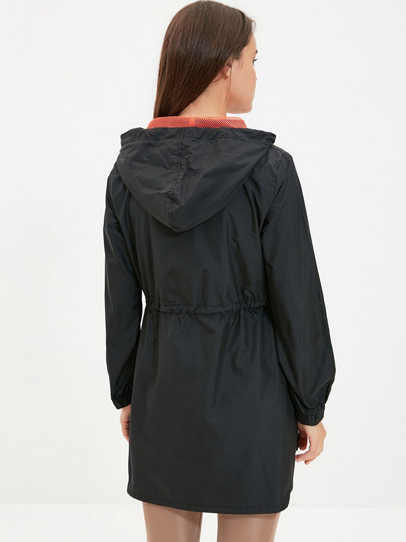 Плащ Trendyol модель TCTAW22YG0002/Siyah Фото