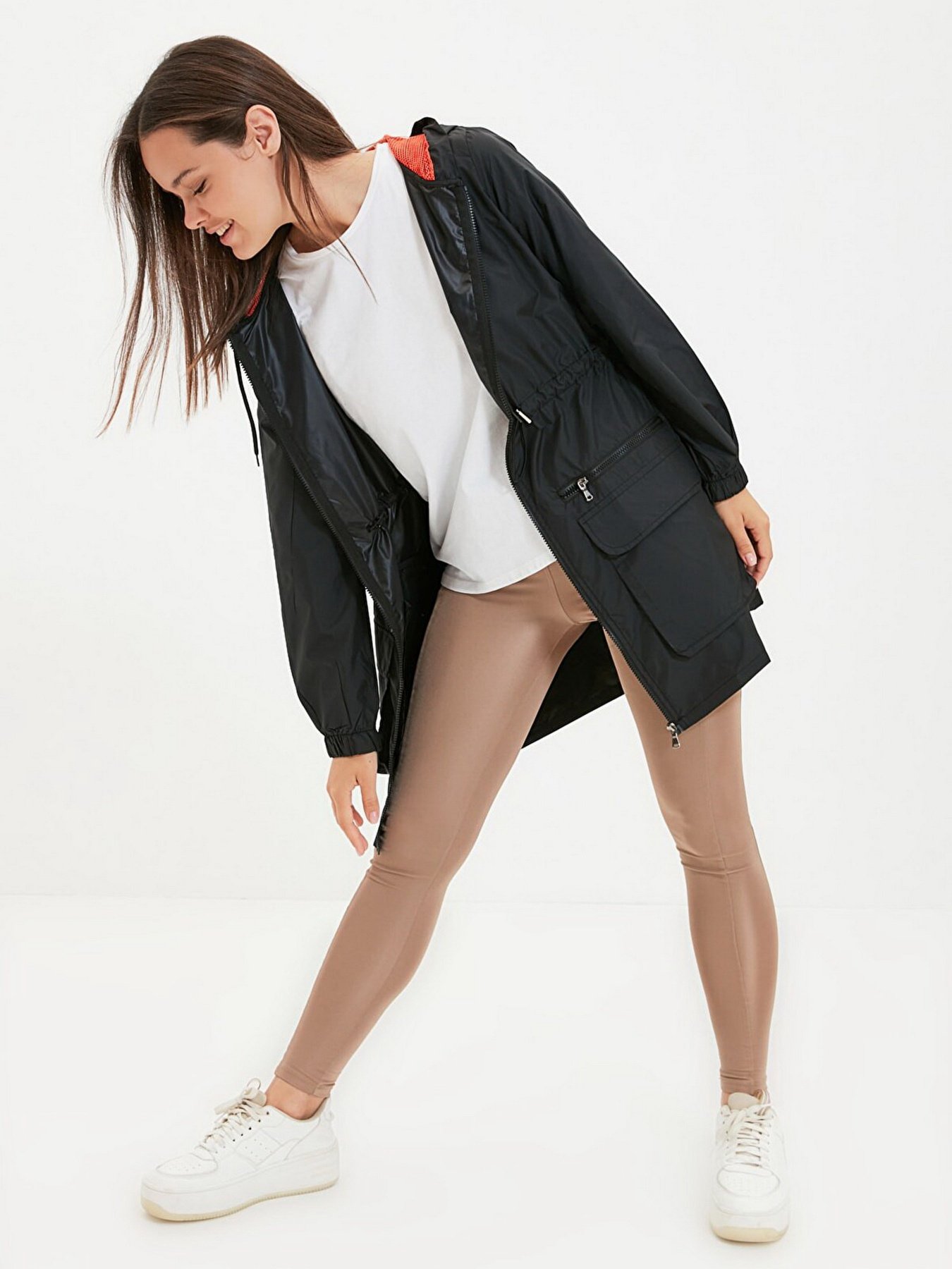 Плащ Trendyol модель TCTAW22YG0002/Siyah Фото