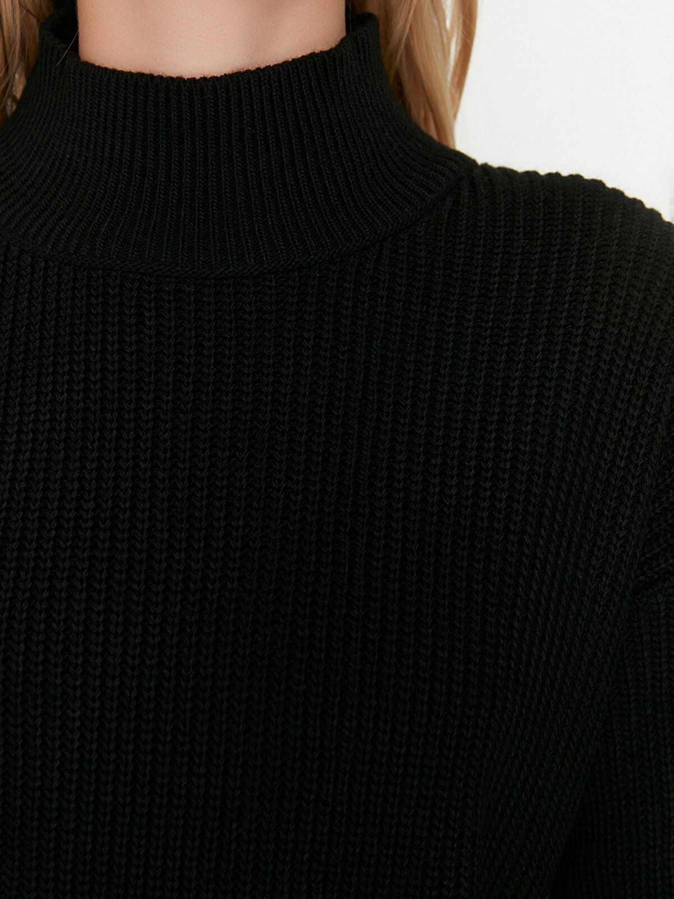 Свитер Trendyol модель TCTAW23KZ00048/Siyah Фото