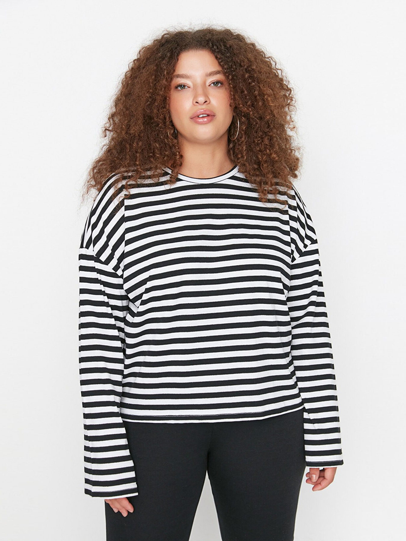 Лонгслів Trendyol модель TBBAW23BF00000/Beyaz Фото