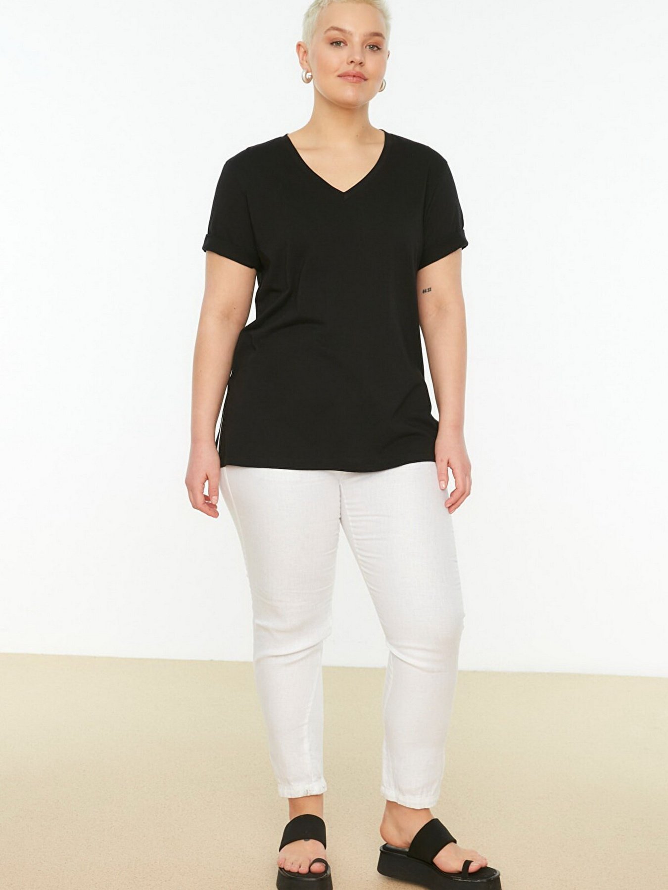 Футболка Trendyol модель TBBSS22BF0030/Siyah Фото