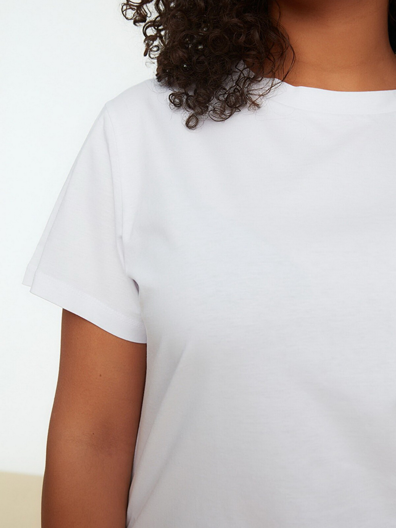 Футболка Trendyol модель TBBSS22BF0033/Beyaz Фото