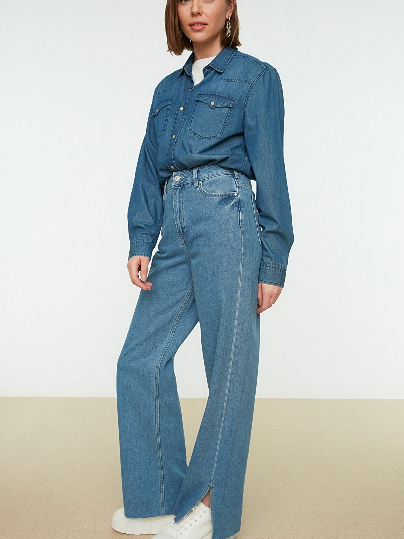 Широкі джинси Trendyol модель TCTAW22JE0340/Acik Mavi Фото