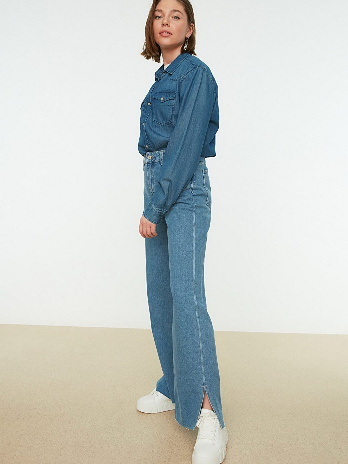 Широкі джинси Trendyol модель TCTAW22JE0340/Acik Mavi Фото