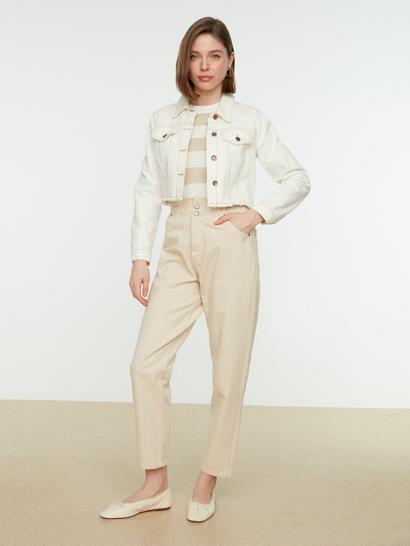 Джинси мом Trendyol модель TCTSS21JE0603/Ekru Фото