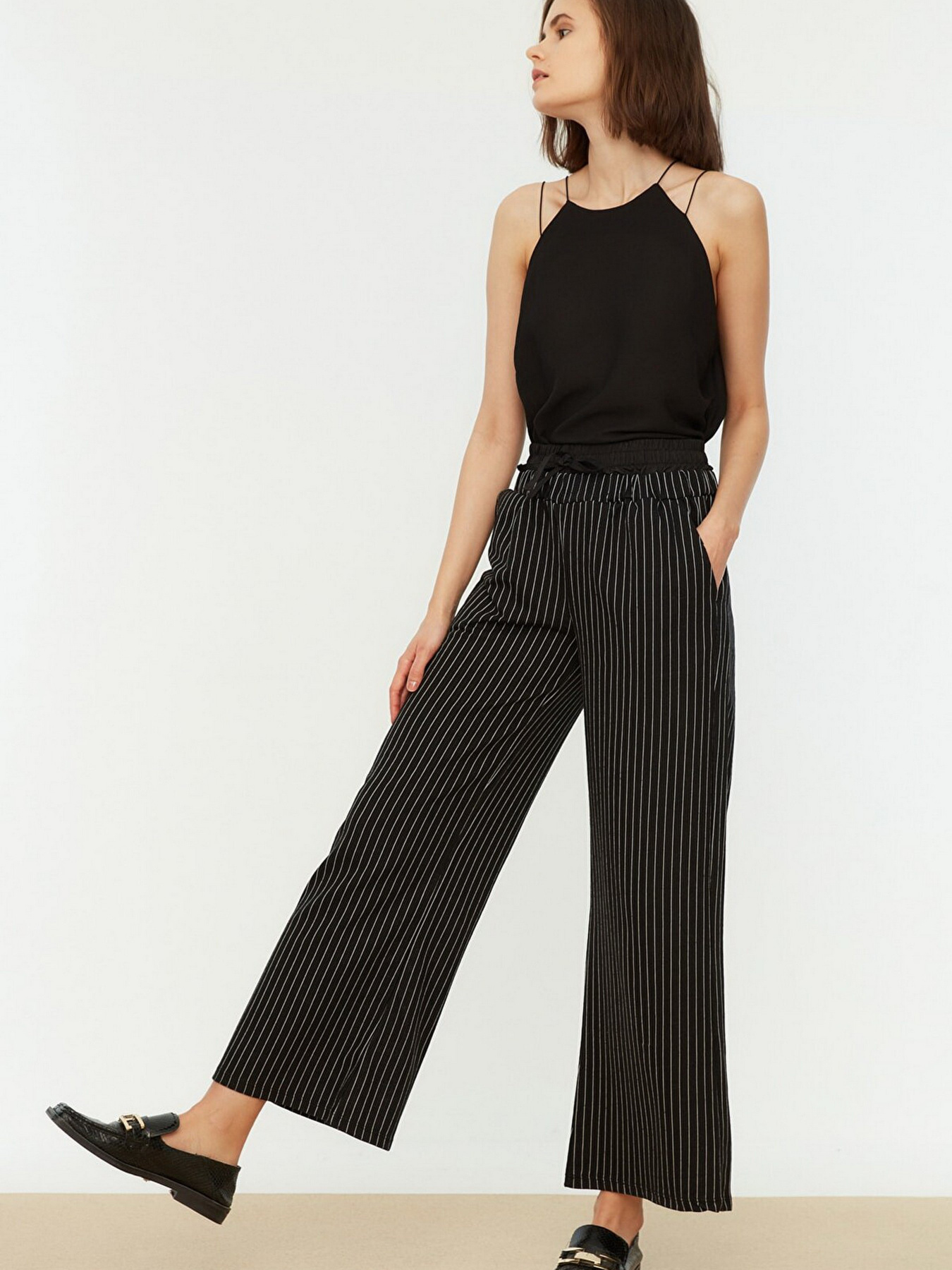 Штани палаццо Trendyol модель TWOAW22PL0350/Siyah Фото