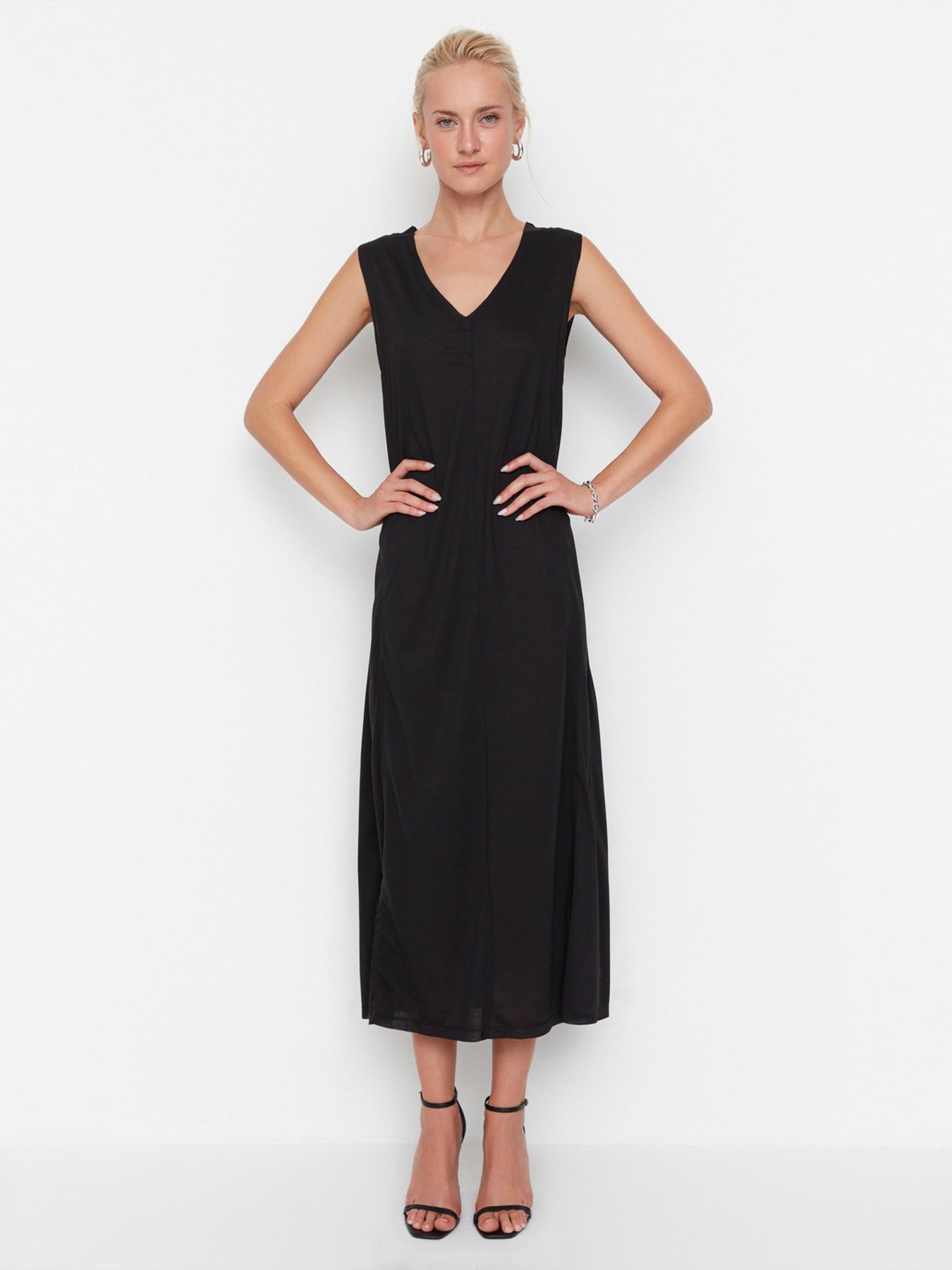 Платье миди Trendyol модель TWOSS22EL00528/Siyah Фото