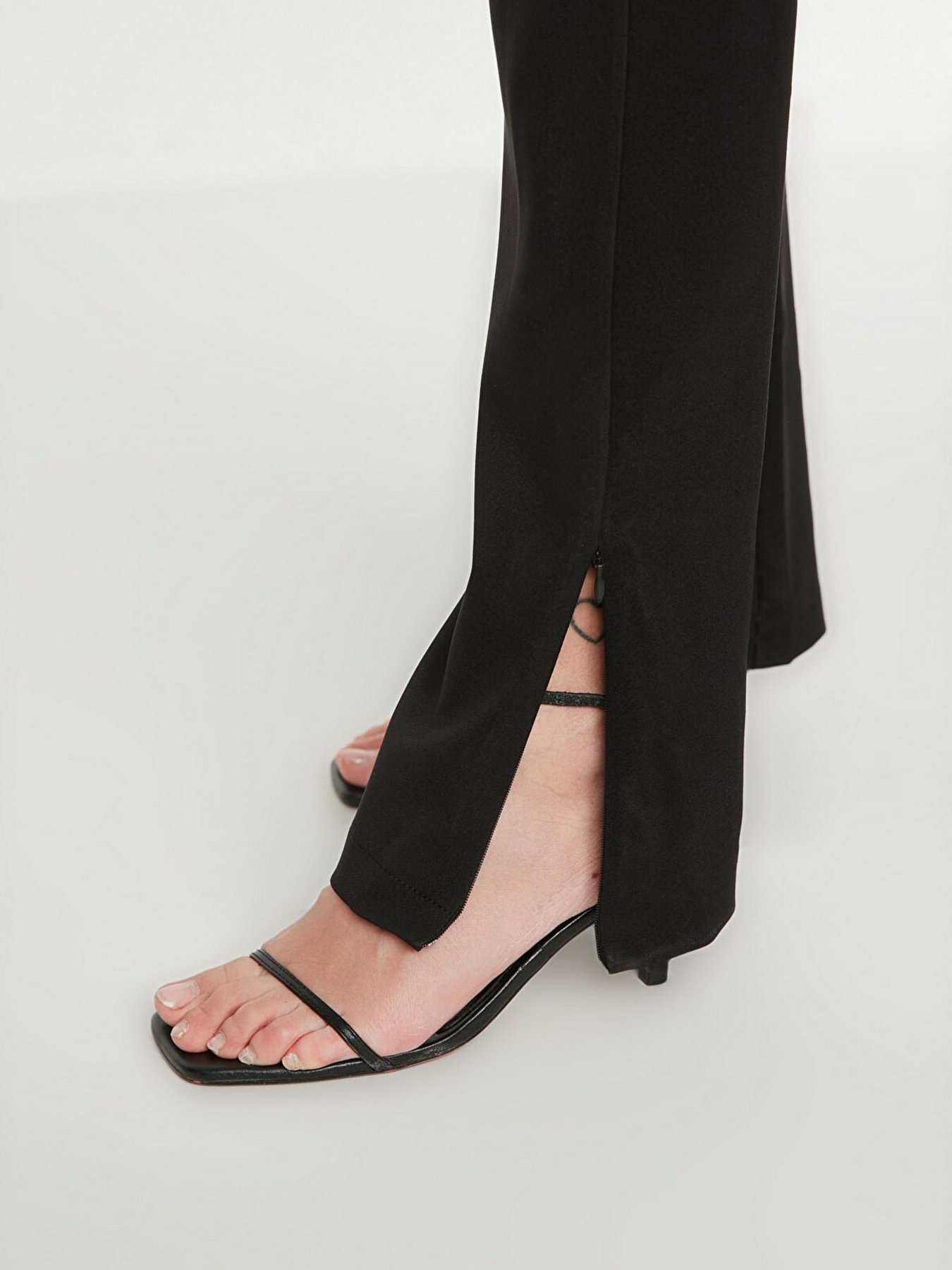 Класичні штани Trendyol модель TWOSS22PL0081/Siyah Фото