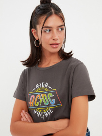 Футболка Trendyol модель TWOSS22TS0038/Antrasit Фото