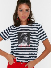 Футболка Trendyol модель TWOSS22TS0525/Siyah Футболка Trendyol модель TWOSS22TS0525/Siyah Фото