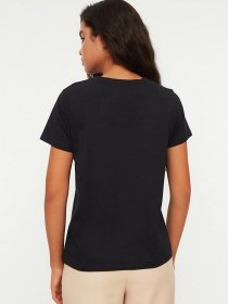 Футболка Trendyol модель TWOSS22TS0959/Siyah Фото